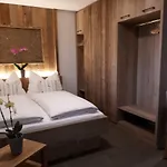 Alp-in Apartment *